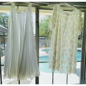 Vintage Mid Century Mod Bridal ivory Peignoir Lace Set Robe Gown Nylon Babydoll